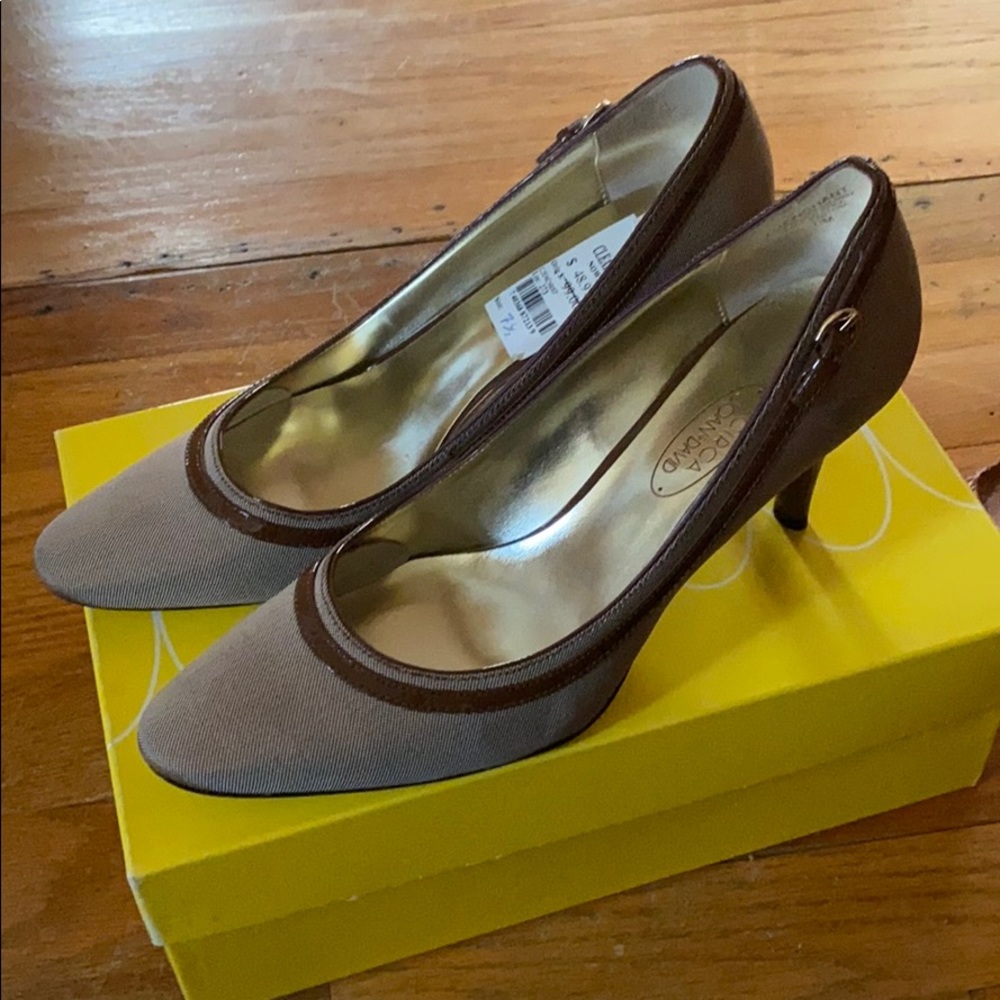 NWT Circa Joan & David Brown Heels